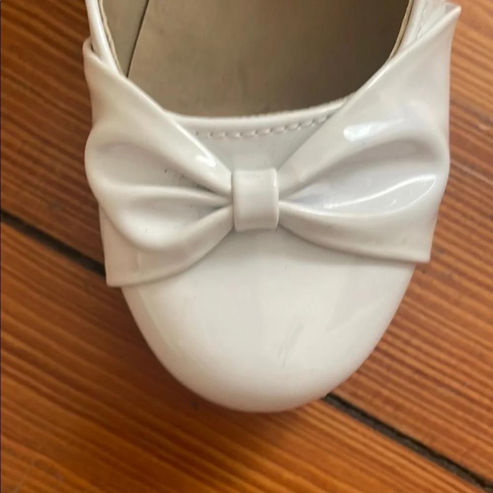 EUC Size 1 The Children's Place White Kids' Shoes with Bow